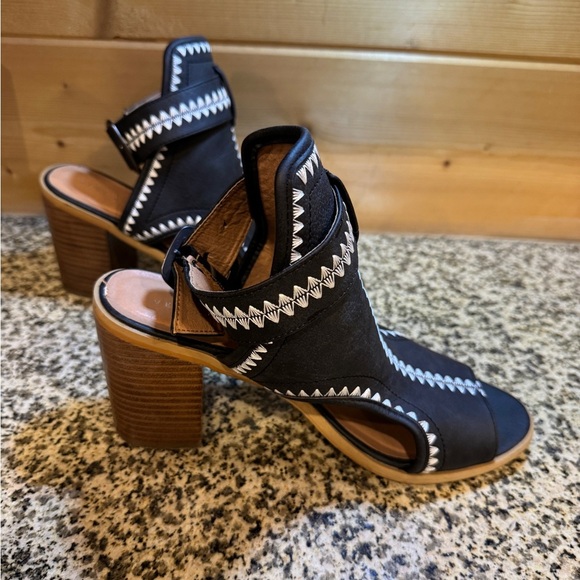 Very Volatile Black Size 9 Women's Heeled Sandals - Picture 7 of 10